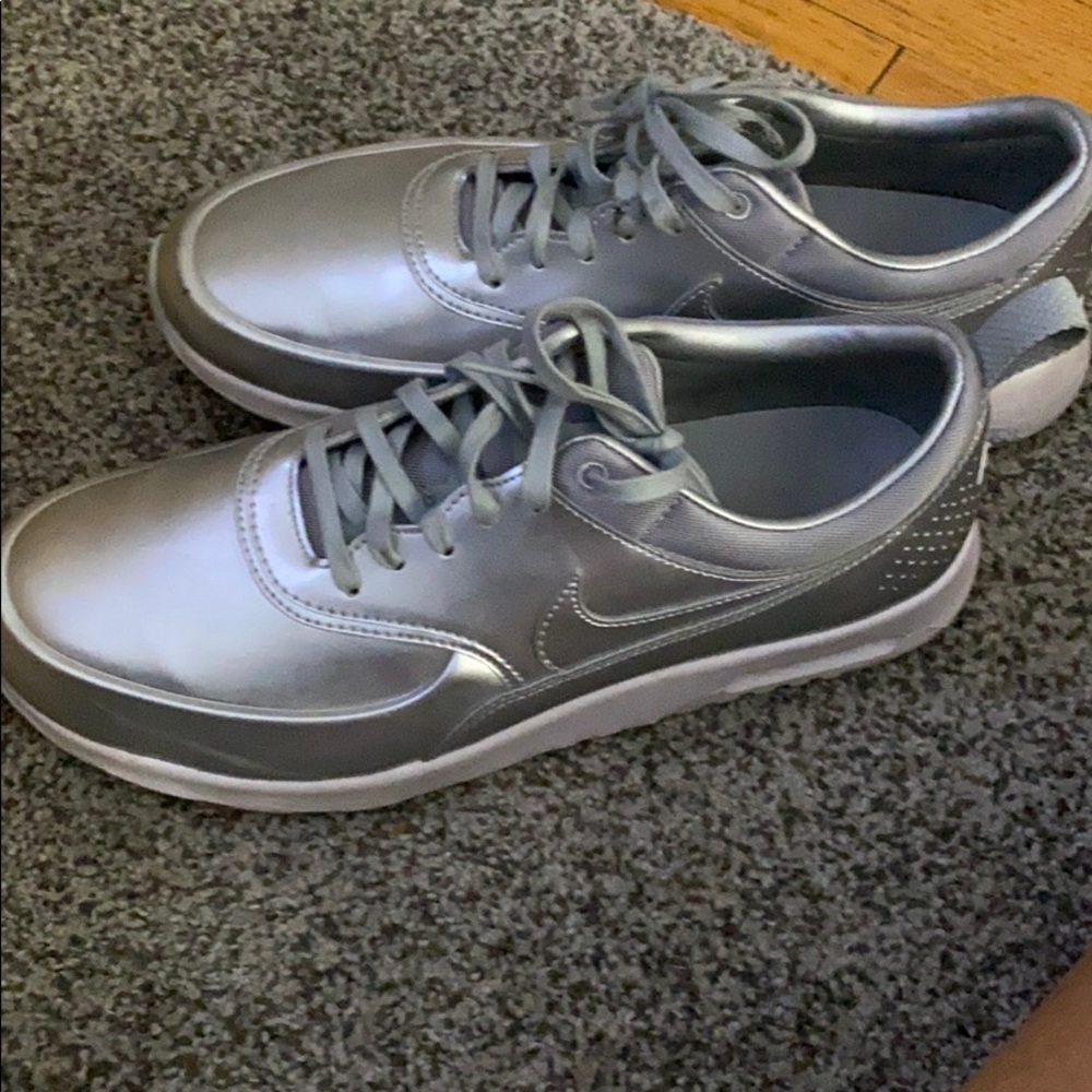 Nike tennis shoes